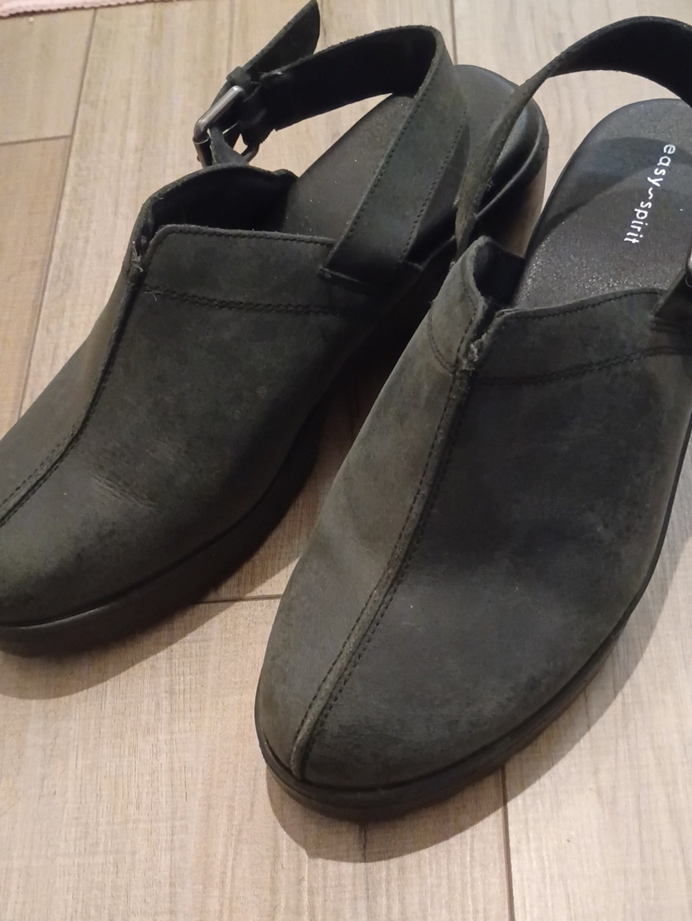 Easy Spirit Women's Dark Gray/ Black Leather Slingback Clogs
